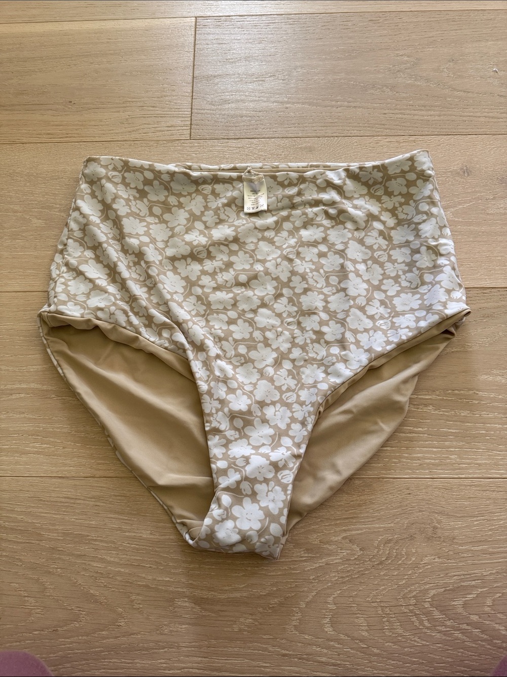Coral reef reversible swim bottom